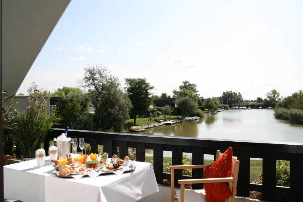 Hoteldorf Seepark Weiden Вайден-ам-Зе Номер фото