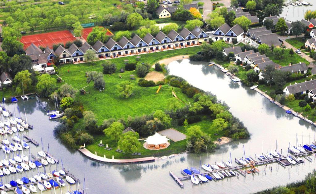 Hoteldorf Seepark Weiden Вайден-ам-Зе Экстерьер фото
