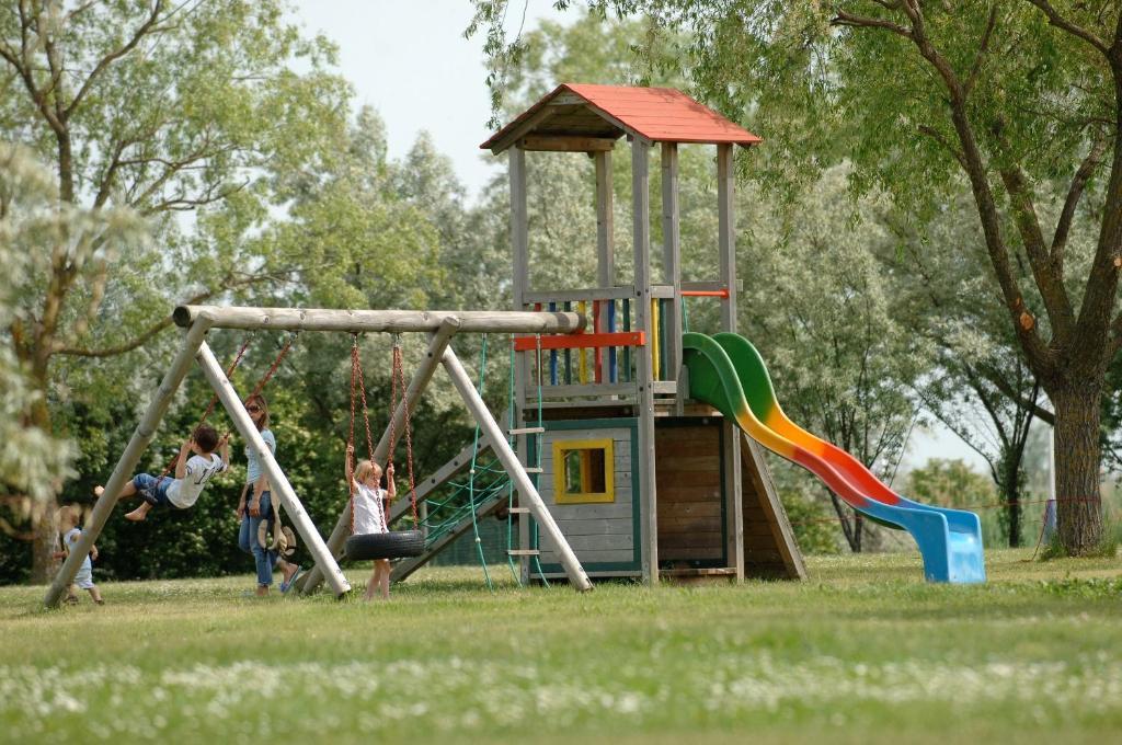Hoteldorf Seepark Weiden Вайден-ам-Зе Номер фото